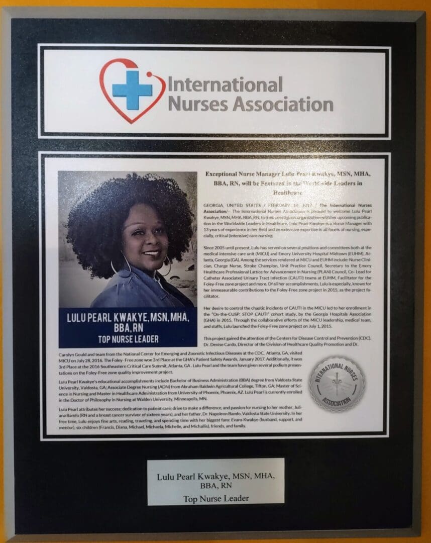 A plaque with an image of a woman and the words " international nurses association."