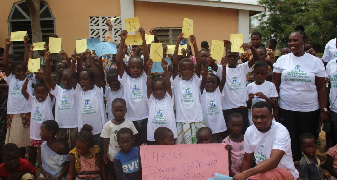 A group of children holding up yellow and blue signs.